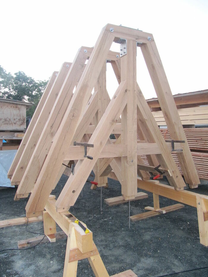 Ansicht neuer Glockenstuhl aus Eichenholz Ansicht neuer Glockenstuhl aus Eichenholz…