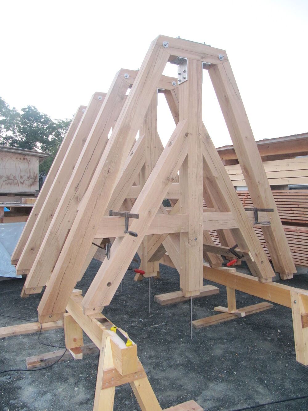Ansicht neuer Glockenstuhl aus Eichenholz Ansicht neuer Glockenstuhl aus Eichenholz…