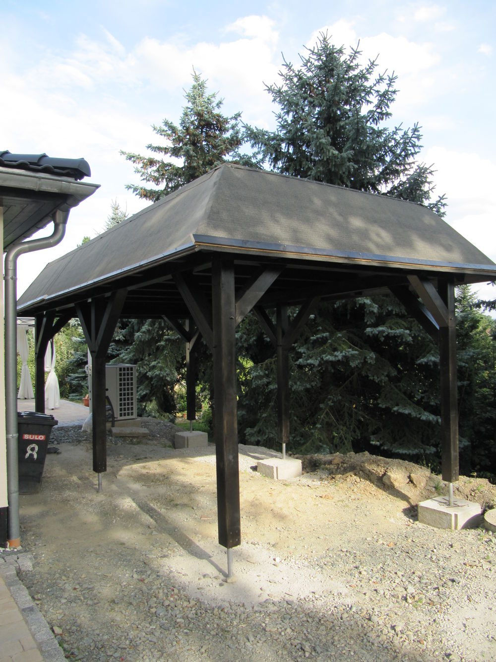 Carport mit allseitiger Walmdachattika Carport mit allseitiger Walmdachattika…