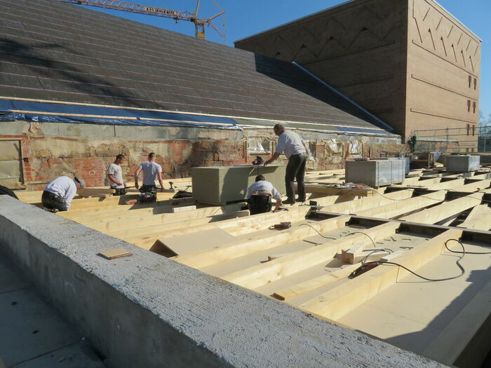 Dachbalkenkonstruktion in Arbeit Dachbalkenkonstruktion in Arbeit…