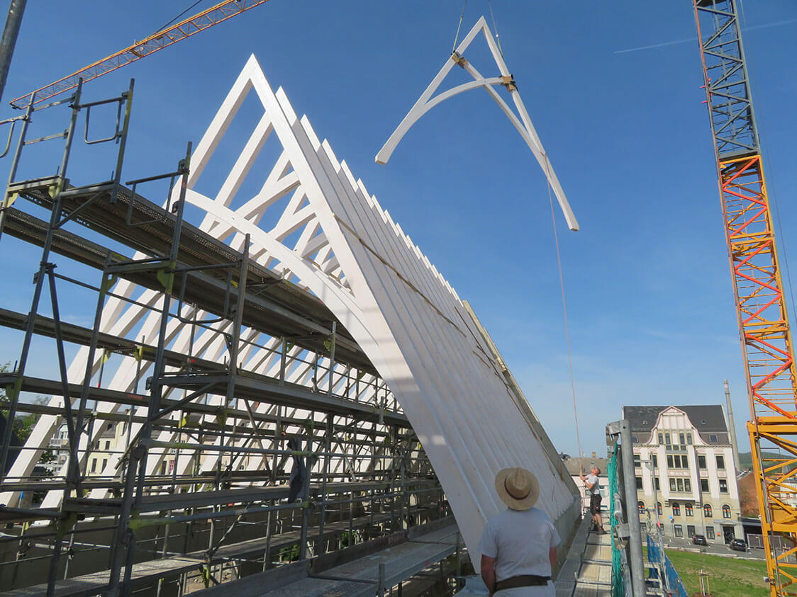 Drei-Gelenk-Satteldachbogenbinder Drei-Gelenk-Satteldachbogenbinder…