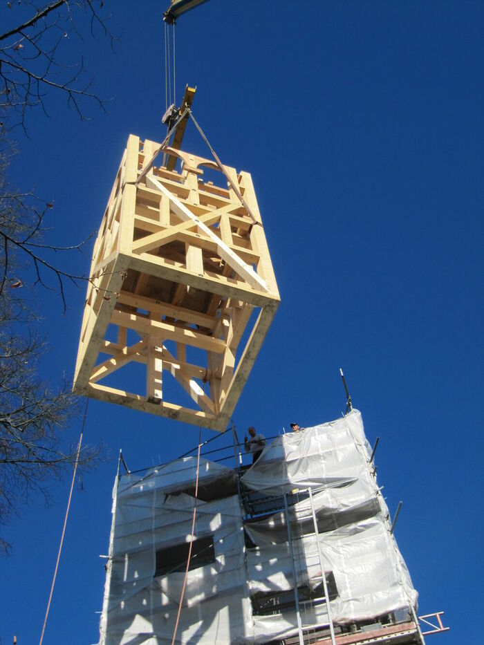 Heben einer Turmkonstruktion Heben einer Turmkonstruktion…