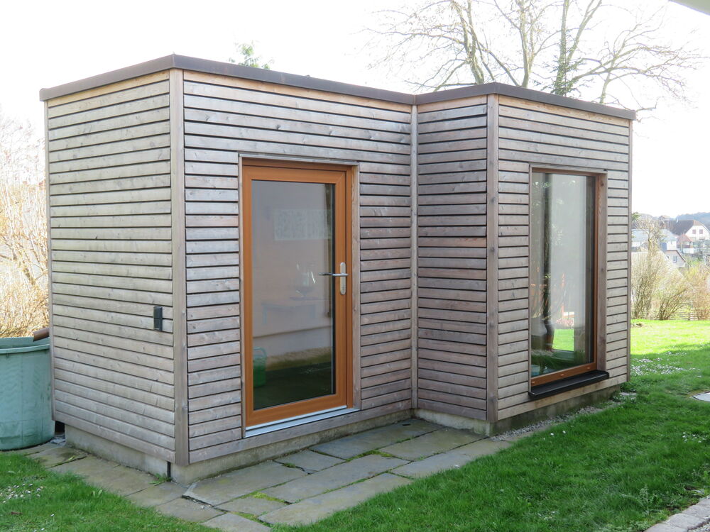 Holzrahmenbau als Gartenhaus Holzrahmenbau als Gartenhaus mit vorvergrauter sib. Lärche Fassadenbekleidung…