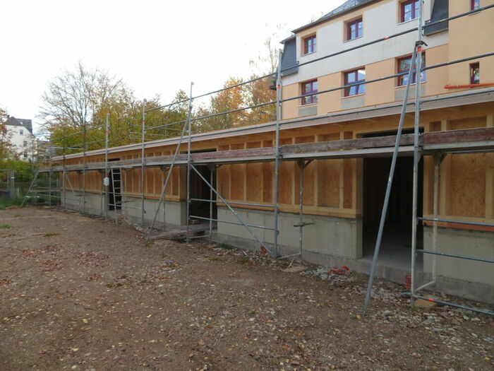 Mit Stahlbeton-sockelaufkantung Holzrahmenbau mit Stahlbetonsockelaufkantung…