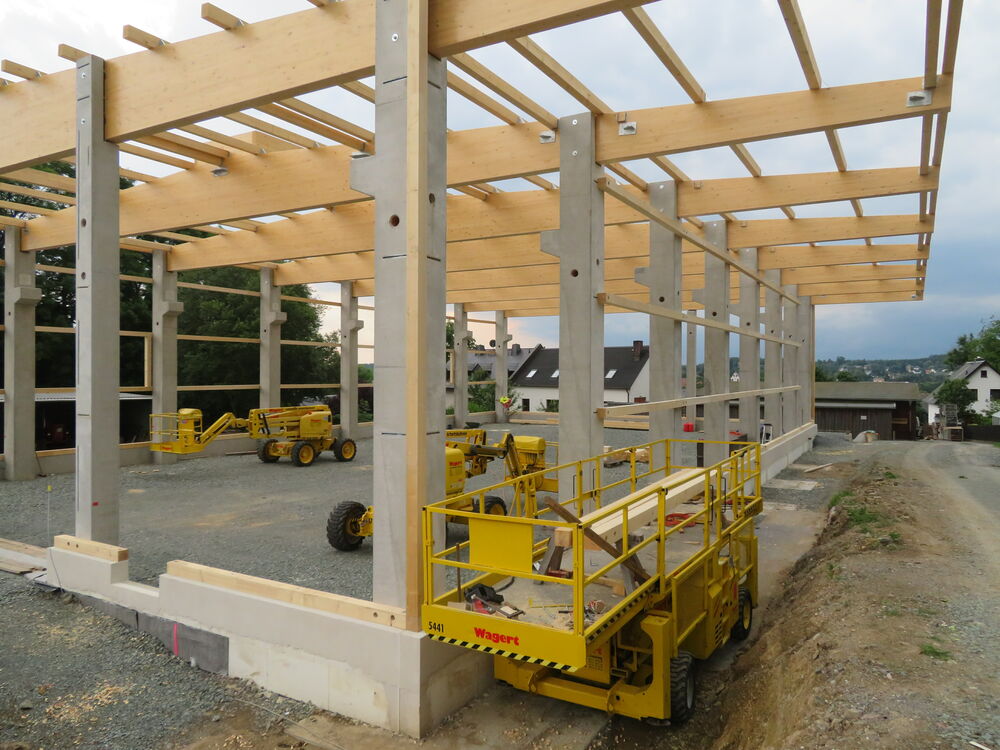 Montage von Wandriegel an Betonfertigteilstützen&hellip;