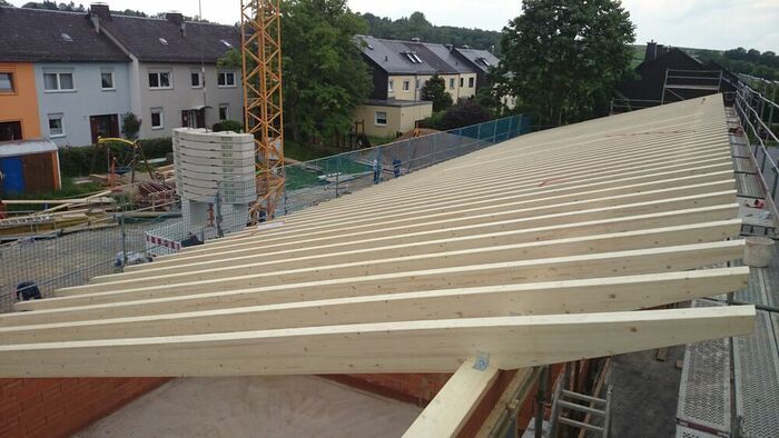 Pultdach mit Brettschichtholzsparren Pultdach mit Brettschichtholzsparren…