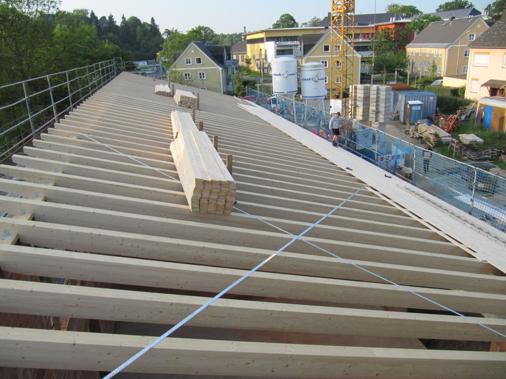 Pultdachfläche mit verlegten Windrispenband Pultdachfläche mit verlegten Windrispenband…