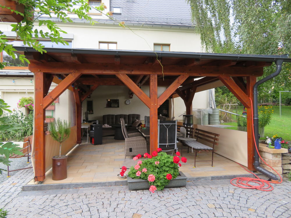 Terrassenüberdachung im Farbton braun&hellip;