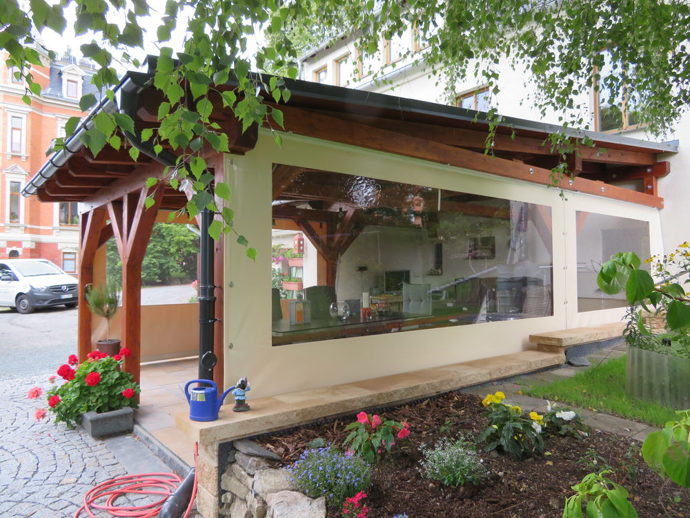 Terrassenüberdachung mit Sichtschutz als Plane&hellip;
