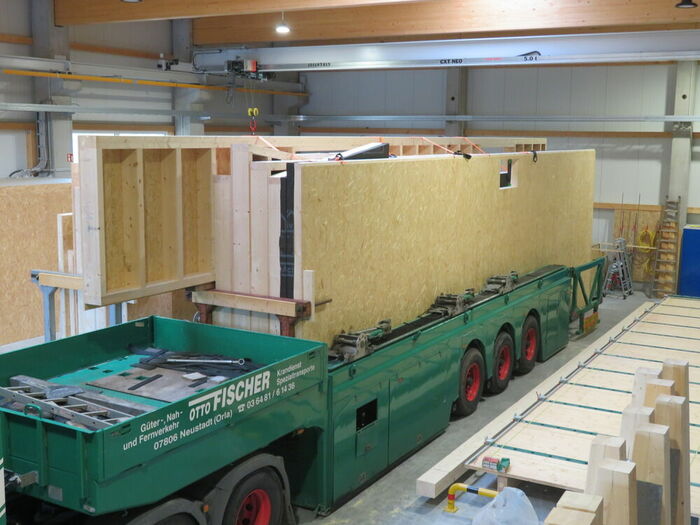 Transport Holzrahmenbauwände Transport Holzrahmenbauwände im Innenlader…