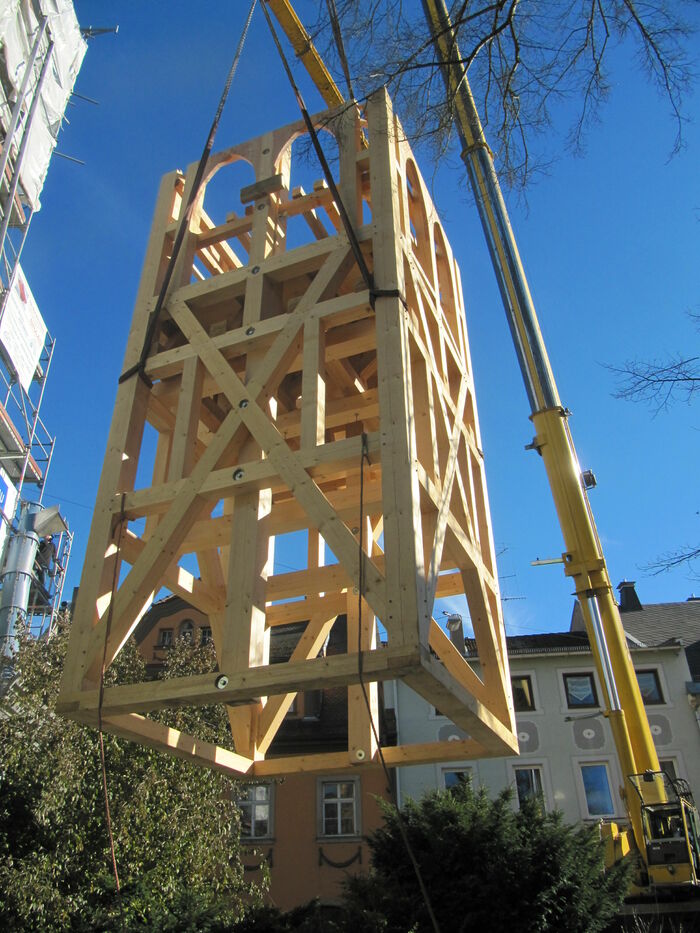 Turmkonstruktionen Transport und Abheben der Turmspitze