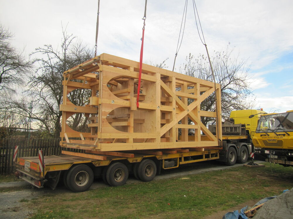 Verladung Schwertransport mit liegenden Turmschaft Verladung Schwertransport mit liegenden Turmschaft…